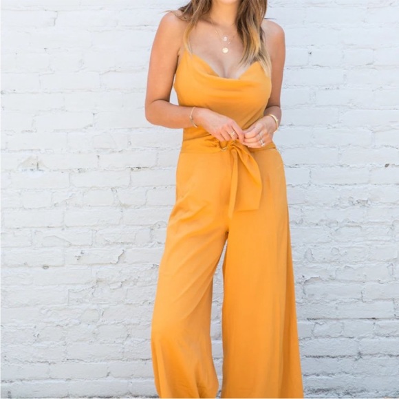 🍊NWT Women’s MINKPINK Orange Belted Cross-back Jumpsuit 🍊 - Picture 2 of 9